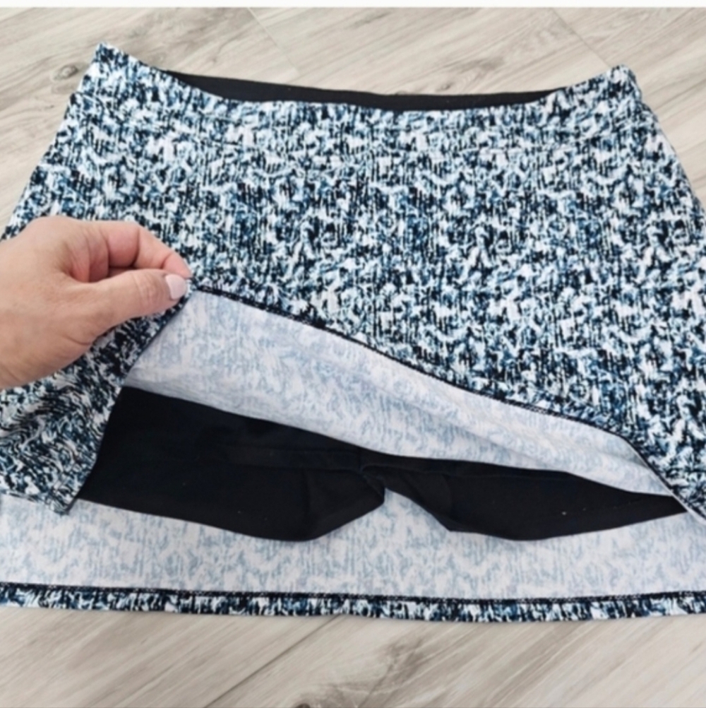 Women’s Blue  & White Printed Active Skort Sz L